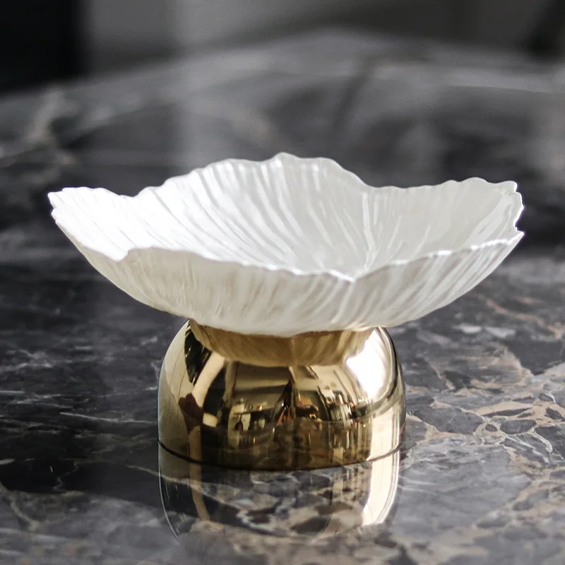 Light luxury creative petal fruit plate combination ornament model room hotel storage plate snack candy dried fruit plate decor