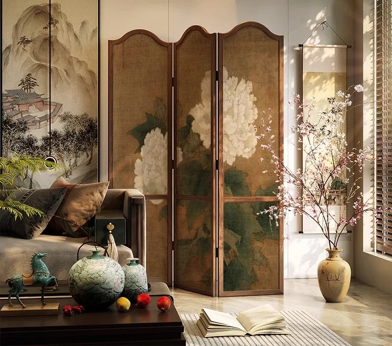 Walnut screen partition the entrance to the living room and folding background