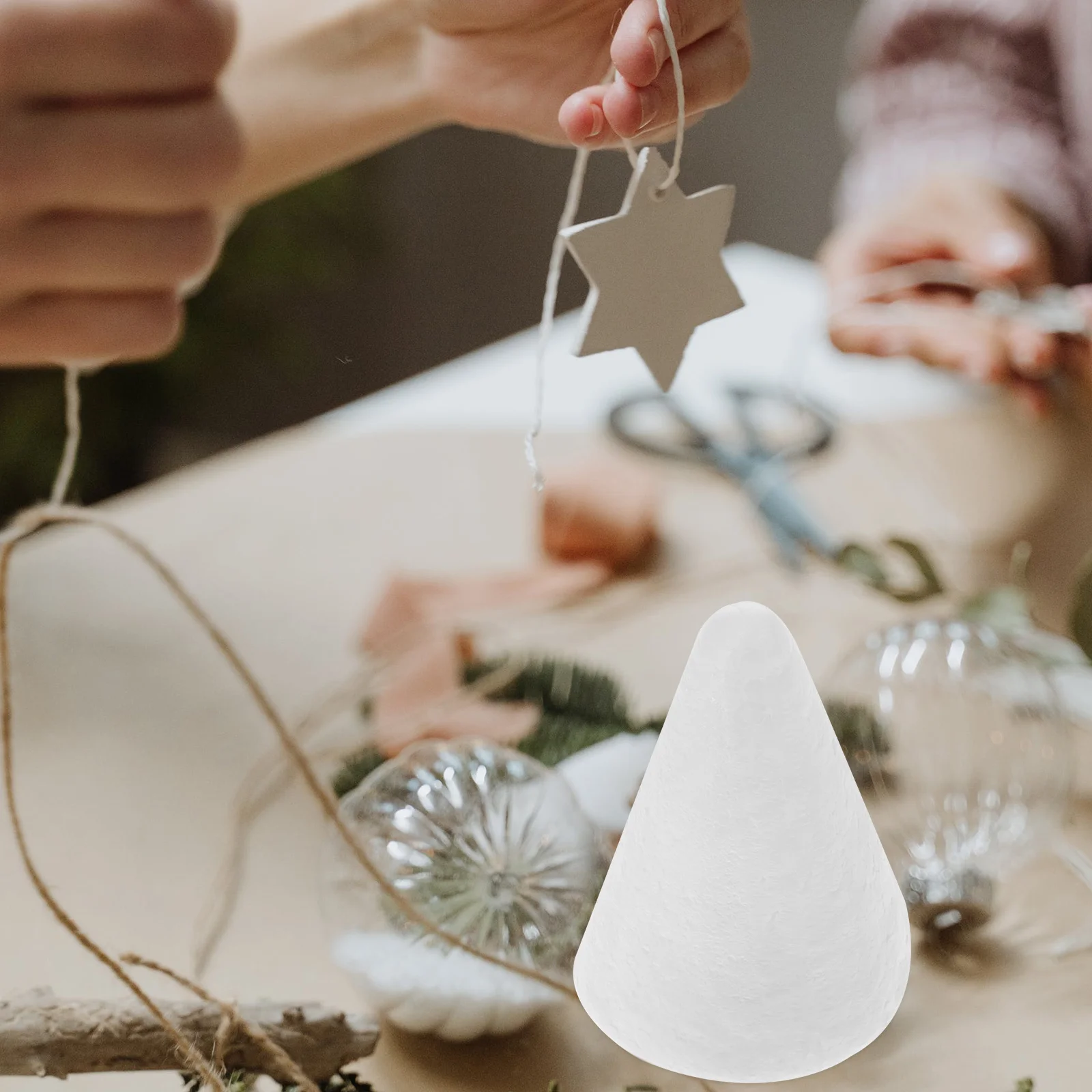 2 Buah Kerucut Kerajinan Busa 38X13.5Cm Putih Kerucut Patung Diy Perlengkapan Proyek Seni Dekorasi Pohon Natal Kerucut Busa