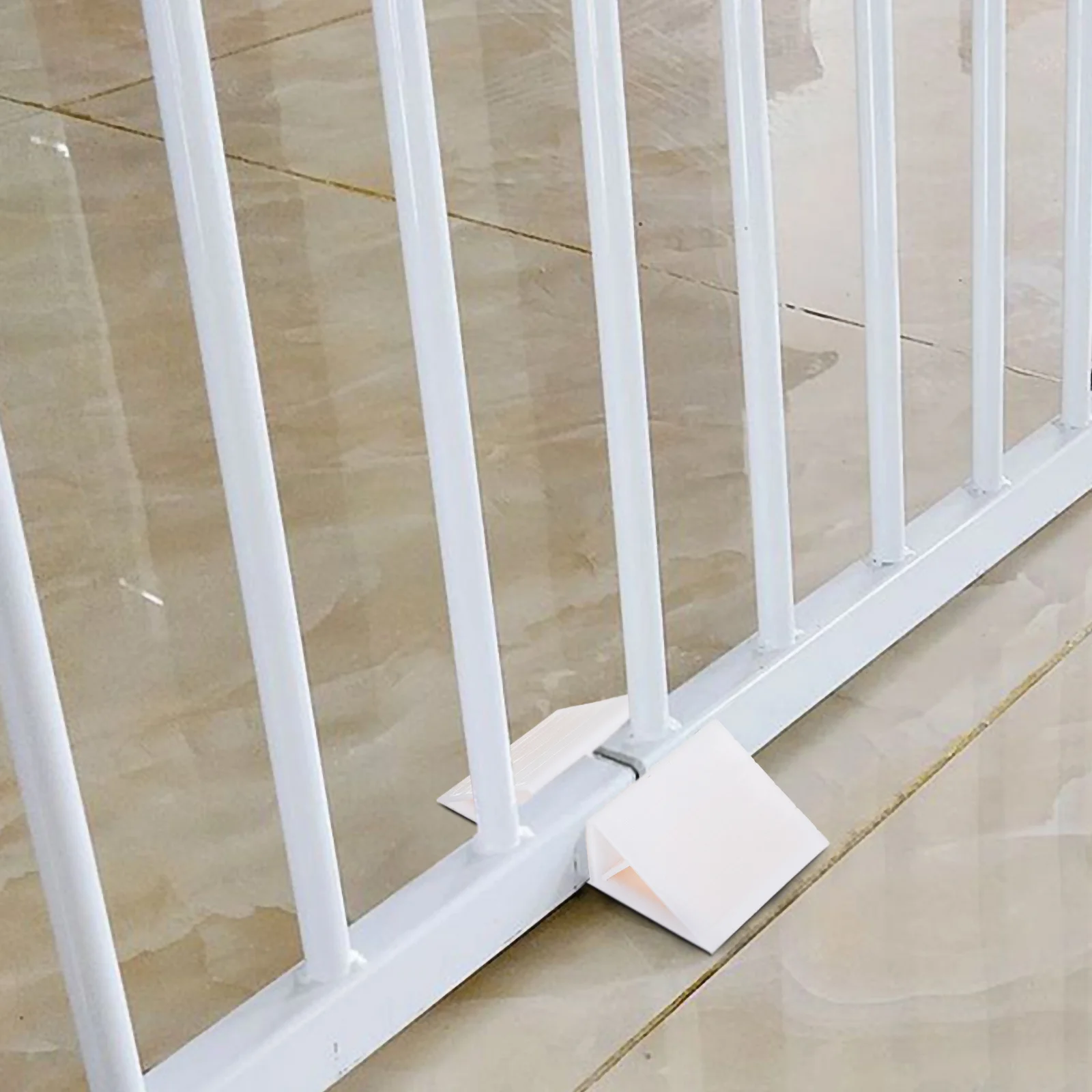 

4 шт. пластиковые подставки для забора для домашних животных, прочные опорные держатели, небольшие стабилизаторы для фиксации забора, основа для детской комнаты