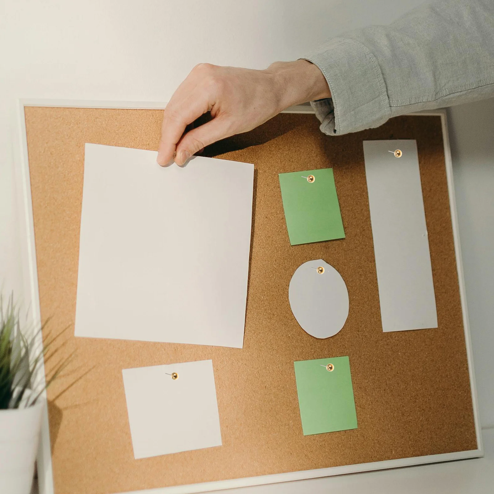 Рисунок 5 - золотые декоративные кнопки для флага для карты