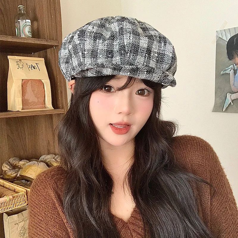 

Korean Ins British Retro Black and White Plaid Berets Autumn Literary and Artistic Short Brim Octagonal Painter Hat for Women‘s