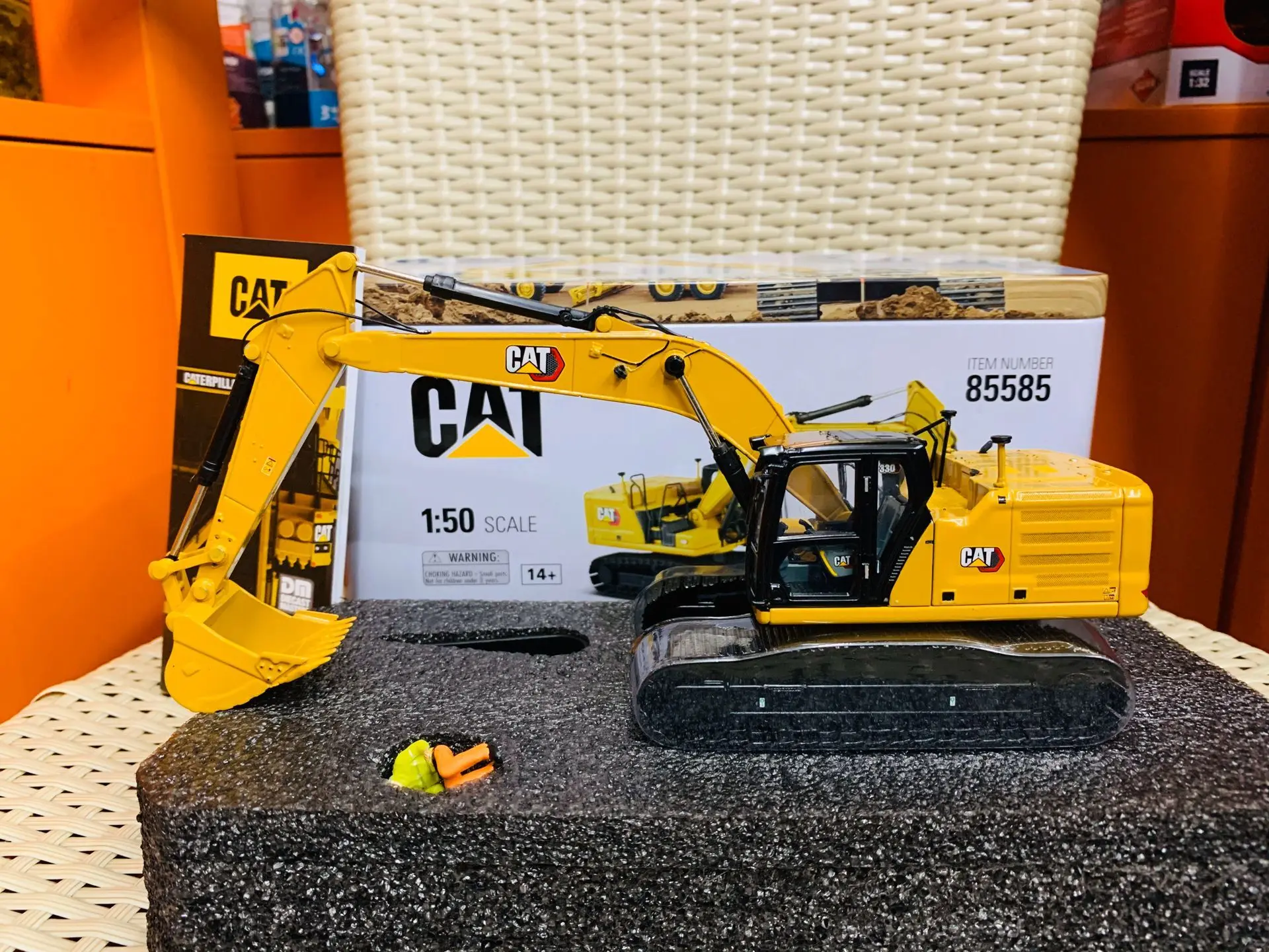 DM 330 Hydraulic Excavator Next Generation 1:50 Scale By DieCast Masters 85585