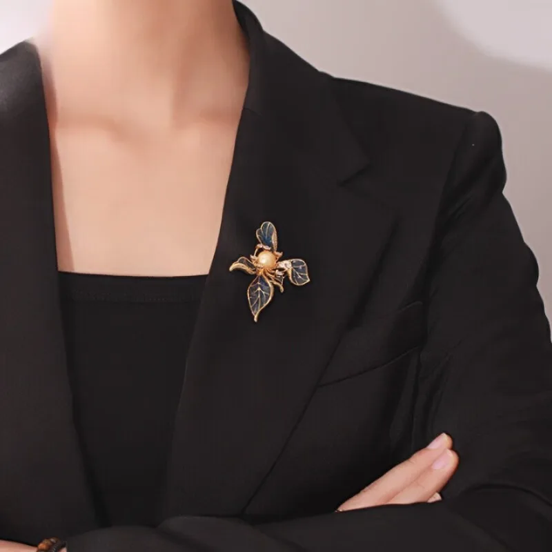 Broche de pérola com folha azul flor vintage