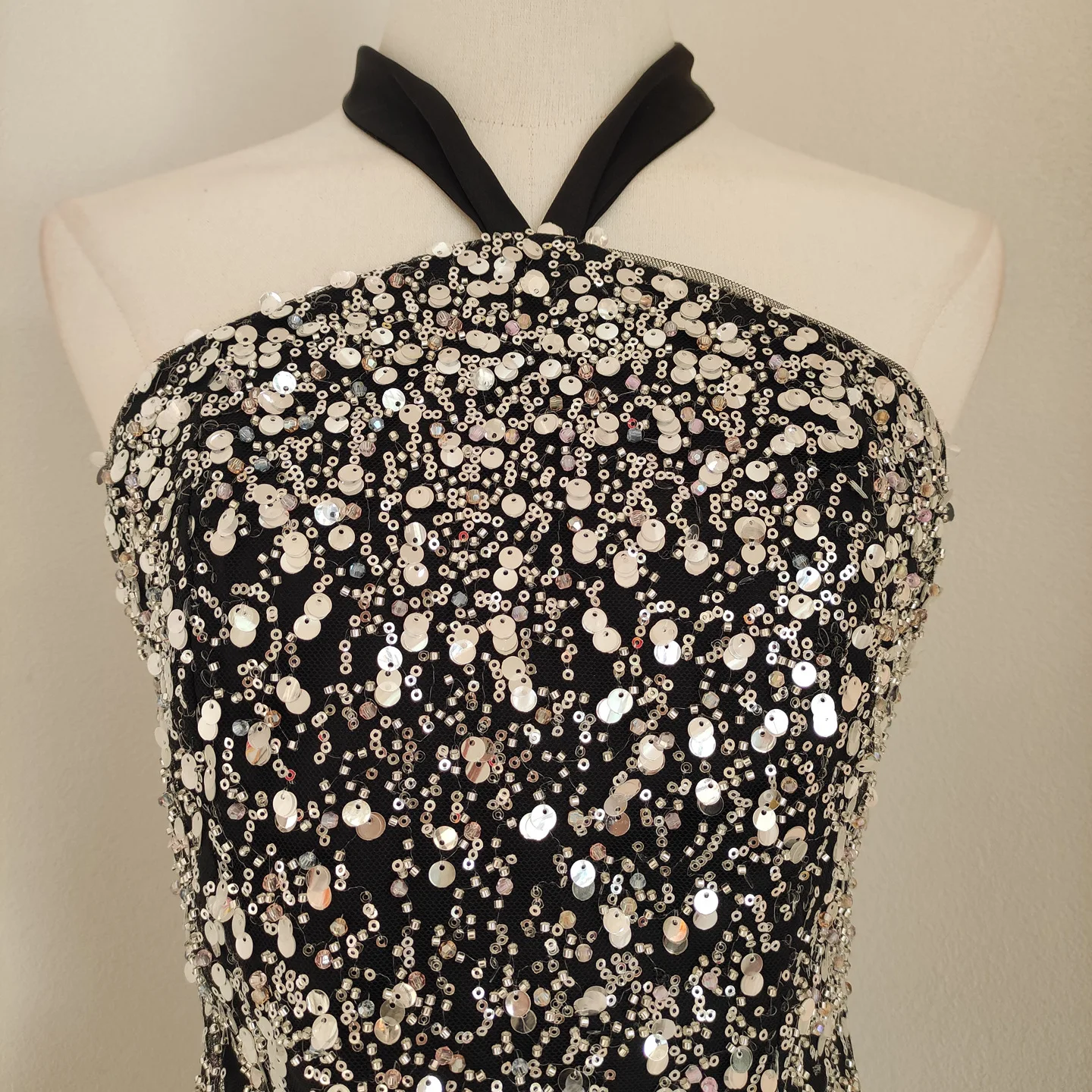 Abiti da festa francesi eleganti e sexy da socialite con lacci e fiocco all'americana, mini abito da sera aderente con paillettes in rilievo e senza schienale per le donne