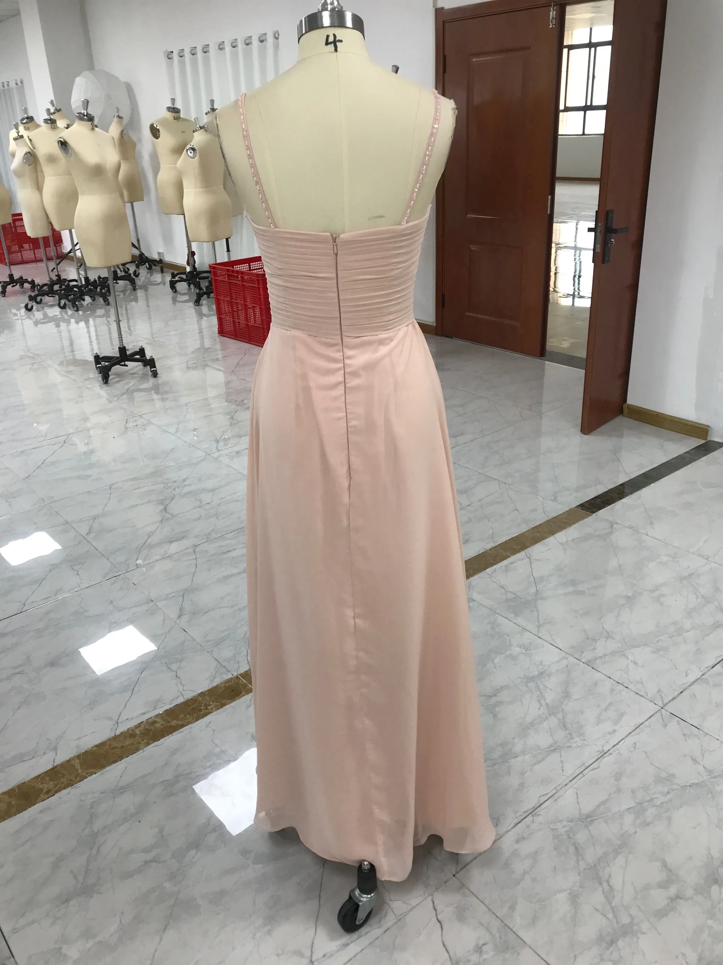 Abito da sera con paillettes sexy personalizzato in tulle a trapezio con spalline Abiti da cerimonia su misura senza maniche senza spalline di alta qualità