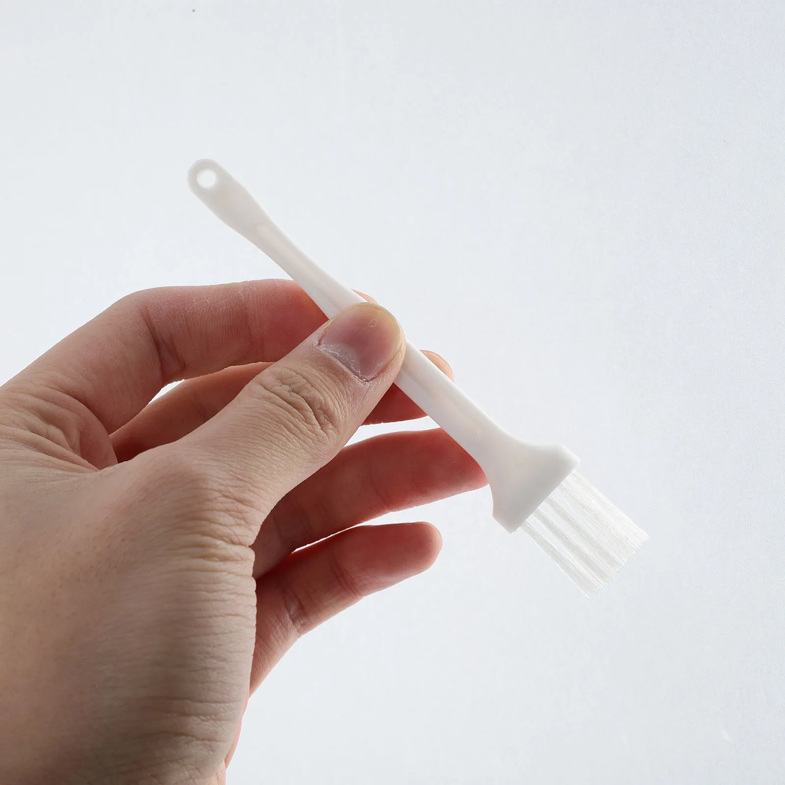 

30Pcs Beard Cleaning Brush Premium Nylon Portable Smooth Handle for Shaving Hairdressing Salon Use Lightweight Male Grooming