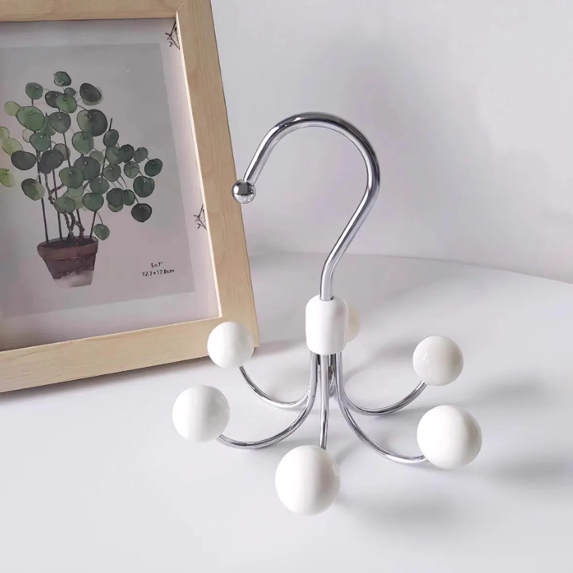 

360 ° Вращающийся многофункциональный крючок для домашнего гардероба, шапки, вешалки для нижнего белья, пластиковые инструменты для ухода за одеждой из нержавеющей стали