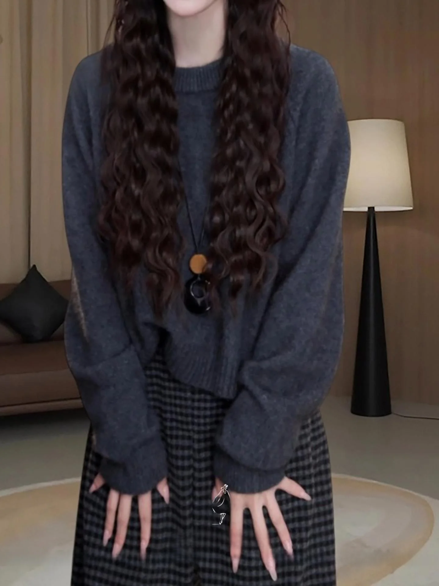 

Мягкий уютный вязаный свитер с круглым вырезом для женщин, повседневный, зимний, новинка, простой, элегантный, с длинными рукавами, укороченный, полупрозрачный.