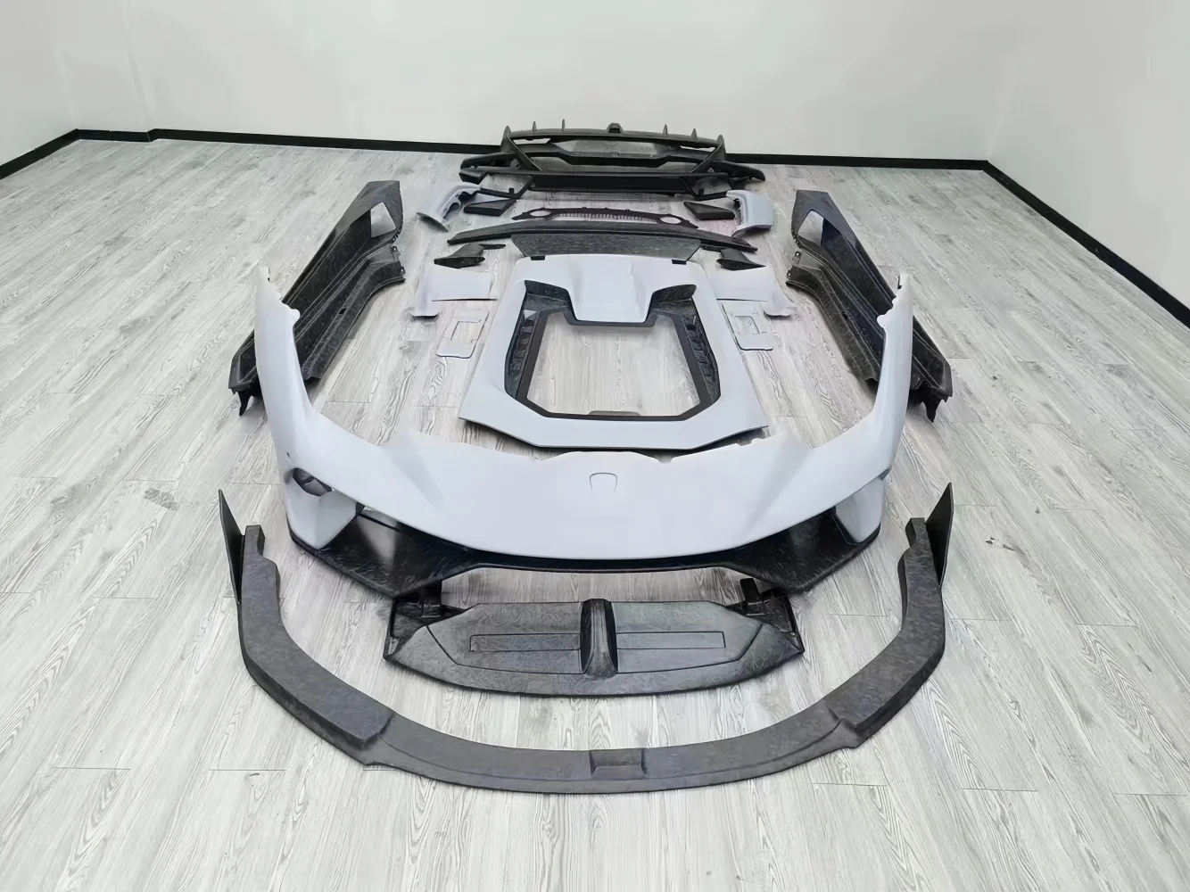 Evo Track Style Body Kit With Exhautst forLamborghini Huracan LP610 LP580 Half Carbon Fiber Bumper