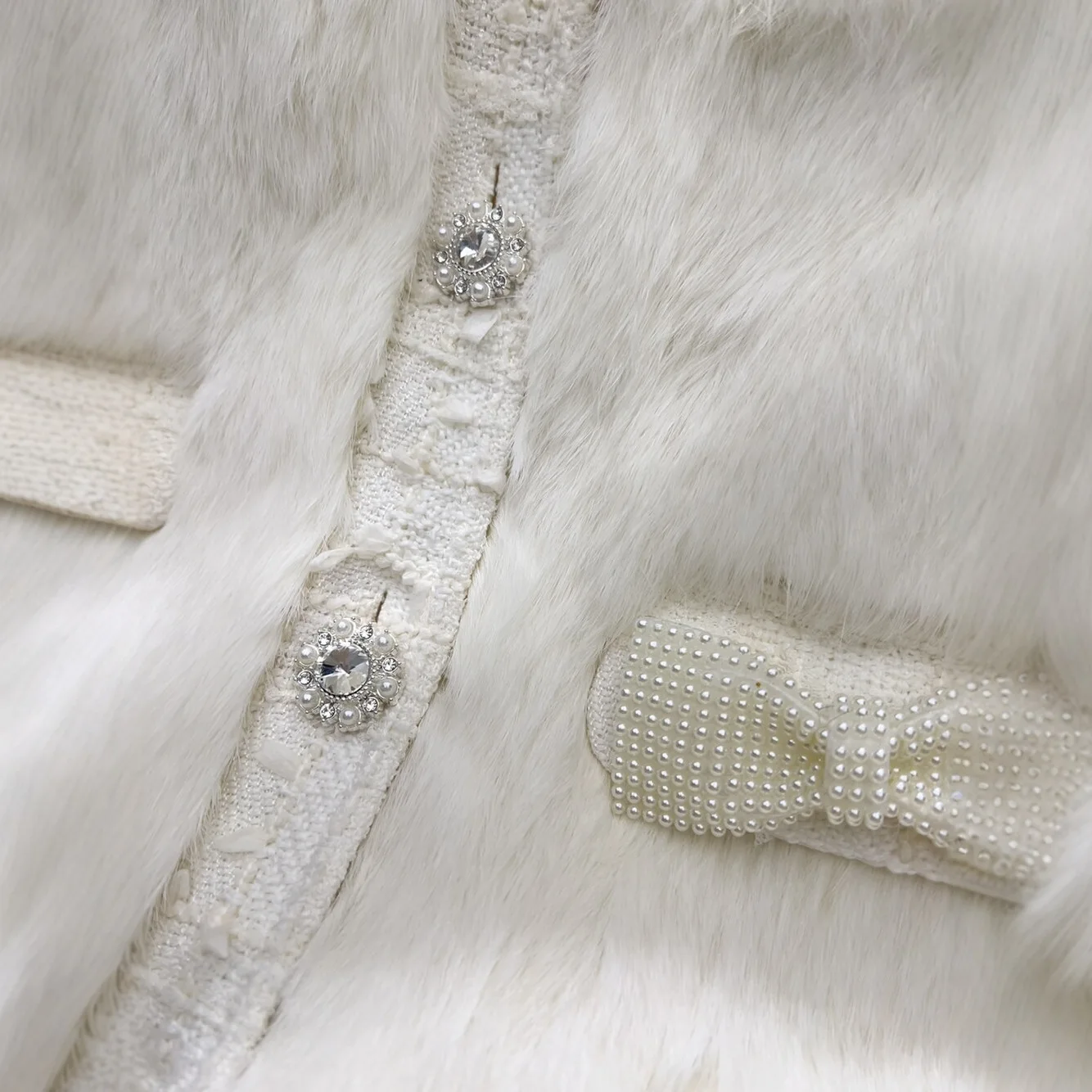 Abrigo de piel de conejo de un solo pecho para mujer, chaquetas francesas elegantes de alta sociedad, industria pesada, lazo con cuentas, cuello redondo, manga larga, invierno