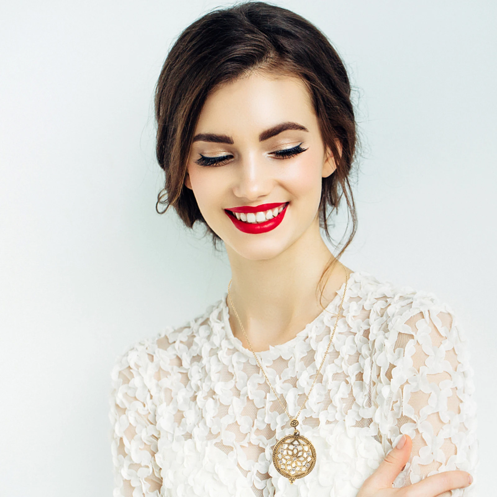 

Magnifying Glass Pendant Necklace Vintage Style Reading Magnifier Lens Necklace for Women Multi-Functional Jewelry