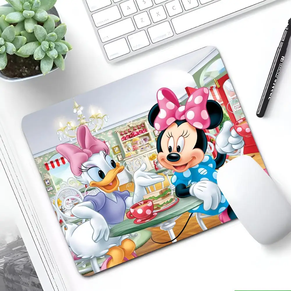 

Коврик для мыши Disney Minnie MINISO, аксессуары для игроков в сфере электроспорта, игровой коврик для клавиатуры, геймерский Настольный коврик для клавиатуры XXL 90