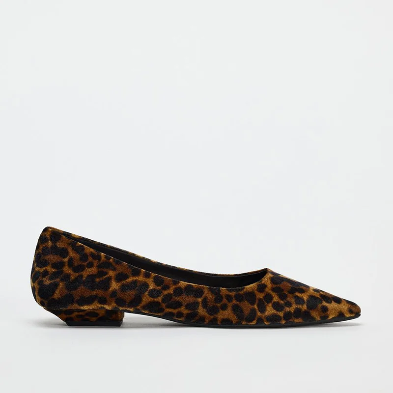 Traf leopardo impressão ponto cabeça sandálias de salto baixo feminino couro patente sapatos boca rasa novo outono chique sandália de salto para mulher