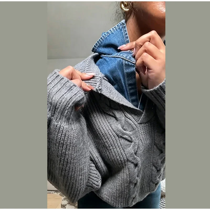 Gedrehter Revers-Kragen Denim-Patchwork Strickpullover für Damen, Streetwear Langarm Locker Sitzende Strickwaren, Schicke Damen-Oberbekleidung Neu – Detail 5