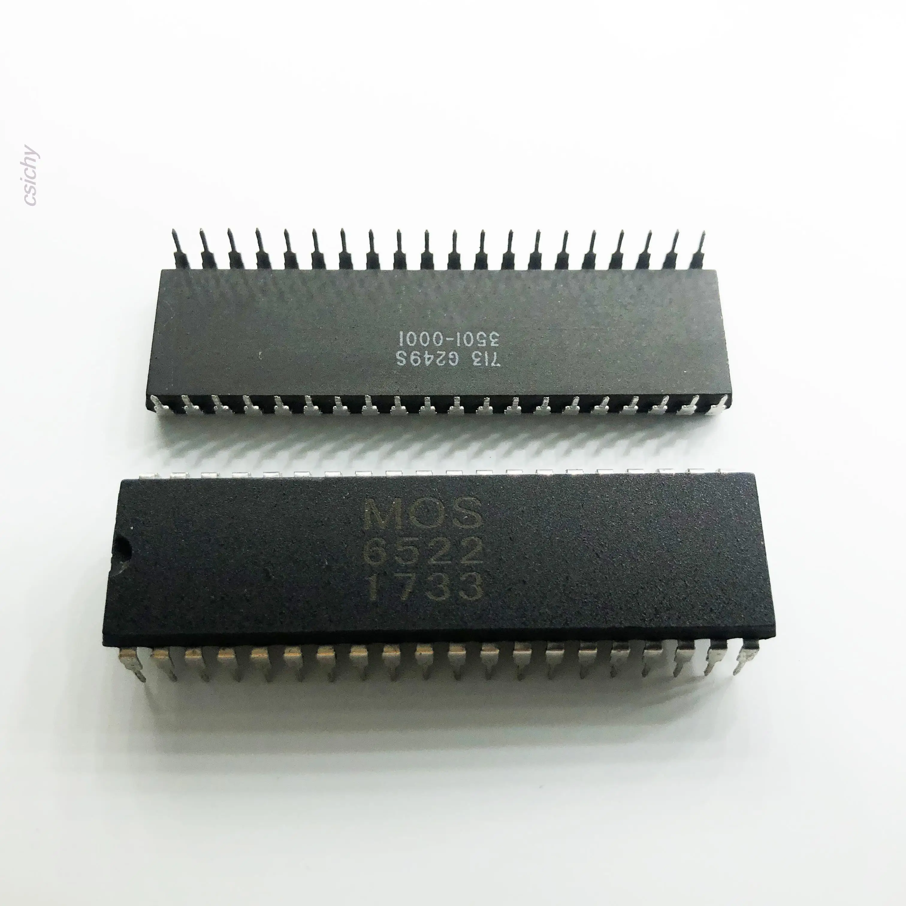 

1pcs/lot MOS6522 6522 MOS6522 MOS-6522 = SY6522 DIP-40 In Stock