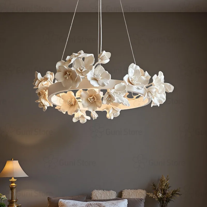 French retro chandelier dining room bedroom chandelier villa living room high-end feeling carved flower art lighting fixtures