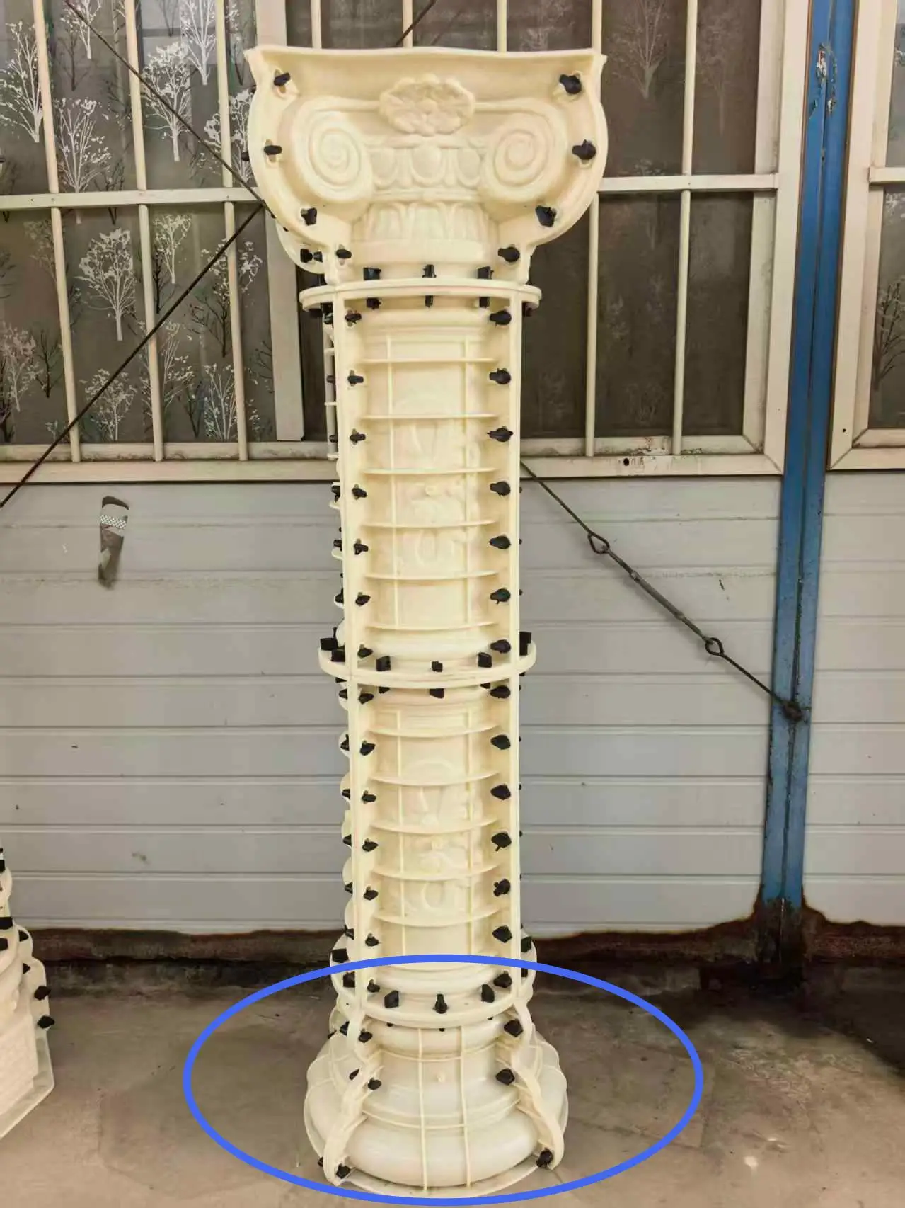 Reusable Plastic Roman Pillar Base Mould D25cm H25cm Concrete Column Foot Mold for Outdoor Villa Building Decoration Cement Cast