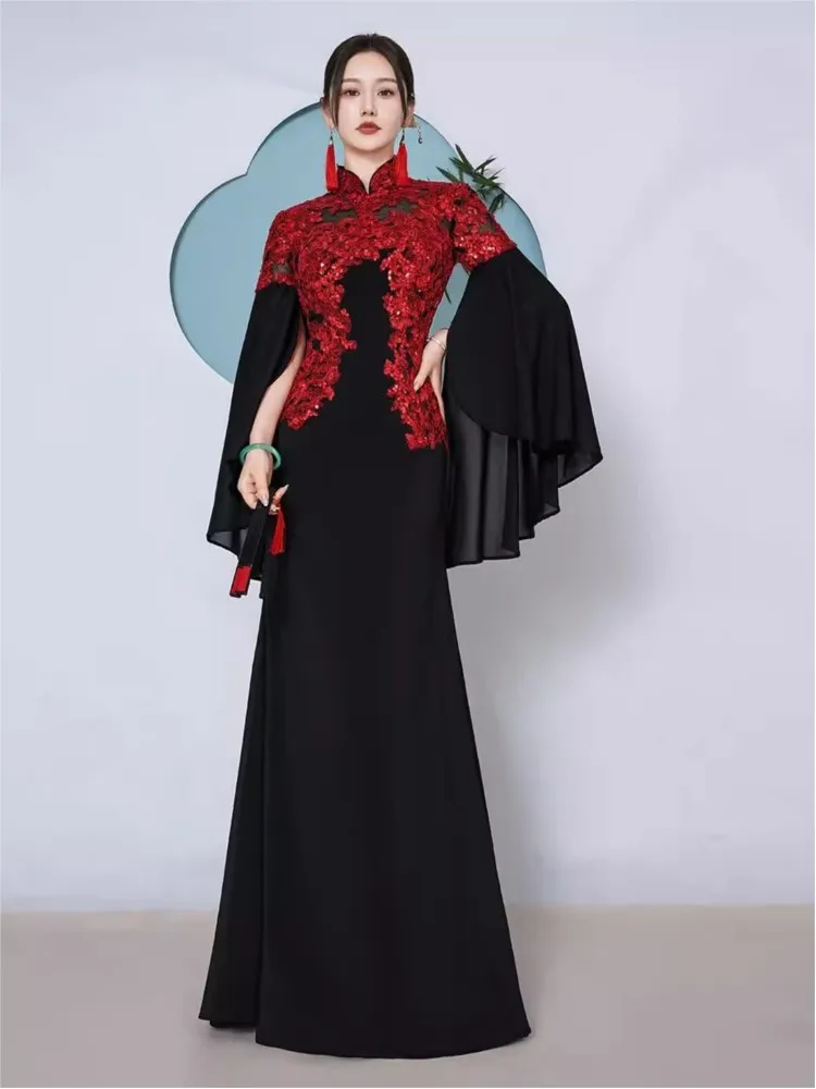 

A new long and elegant Chinese-style fishtail dress for the fashion show