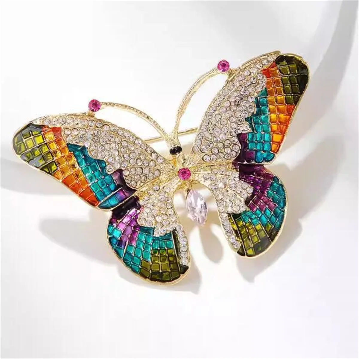 Butterfly Brooch Exquisite Luxury Colored Zircon Inlaid Pin Fashionable Elegant Personality Jewelry Party Accessories Gift