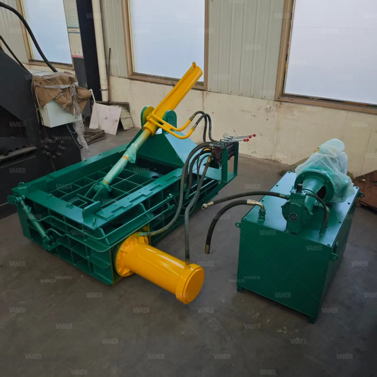 VANER V-B1600 Scrap Car Baler Aluminum Can Baler Machine Scrap Baler Machine Scrap Metal Bailer Hydraulic Baling Press Machine