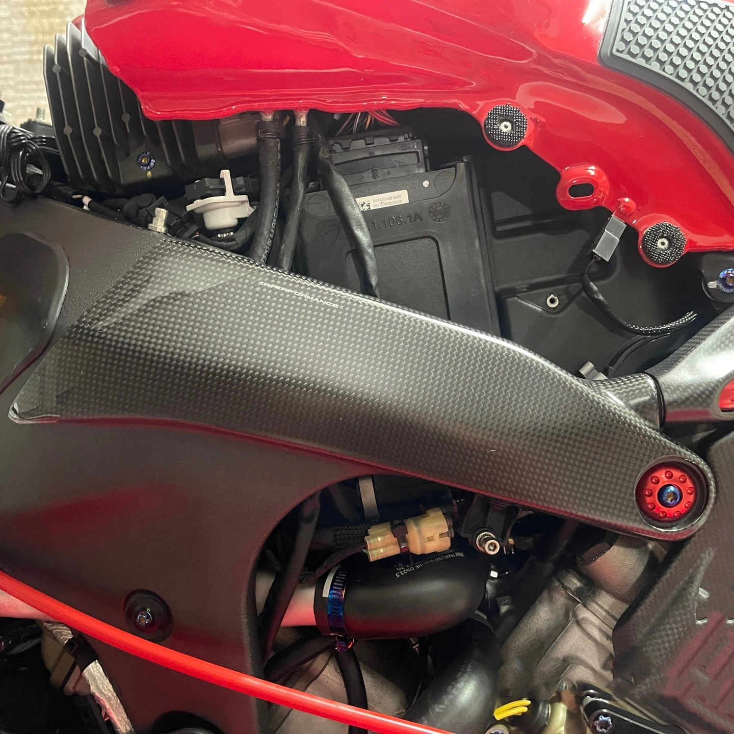 For DUCATI Panigale V4 V4S Streefighter V4/S Carbon Fiber Frame Covers Fuel Tank Side Panels Fairing Kit Motorcycle Accessories