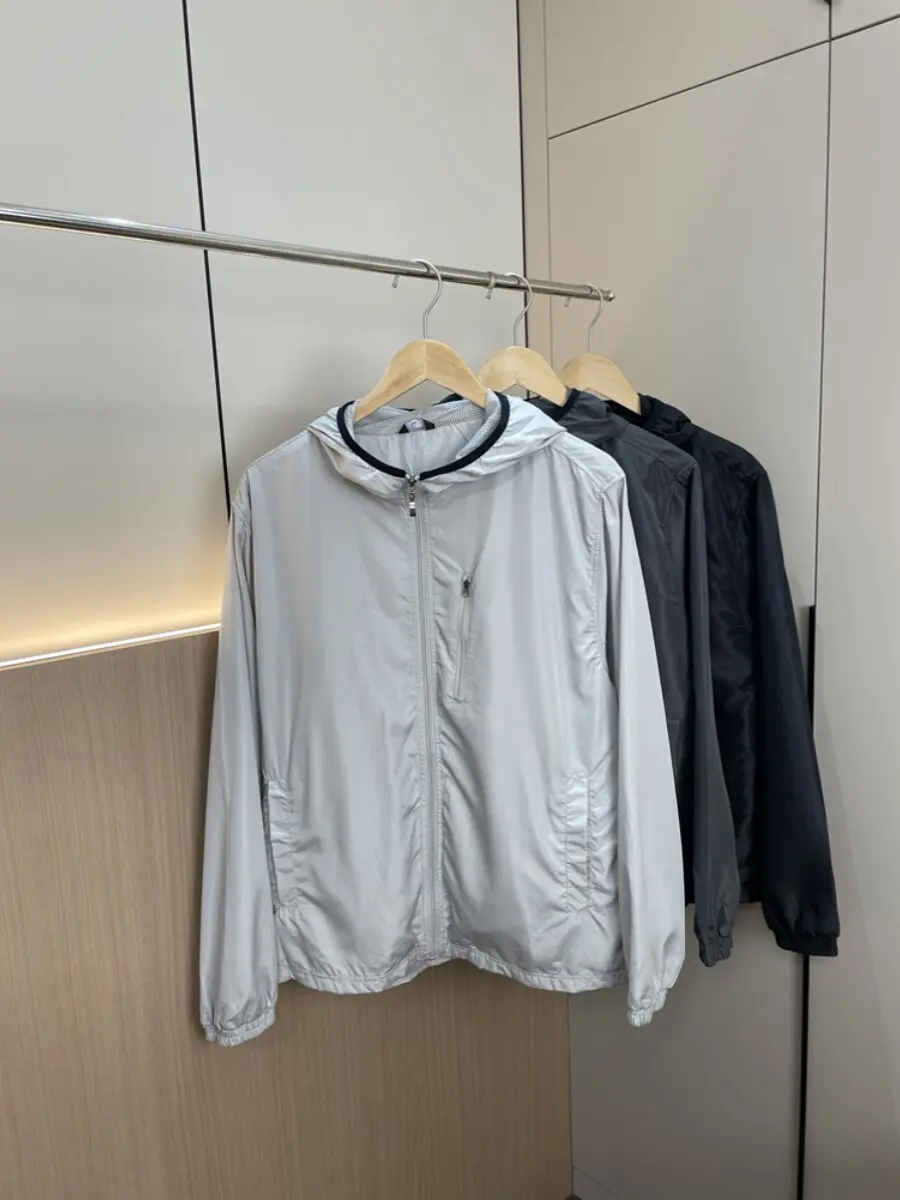 

Men Lightweight Outdoor Sportswear Jacket Spring Autumn Waterproof Breathable Casual Activewear Hoodie for Hiking Camping