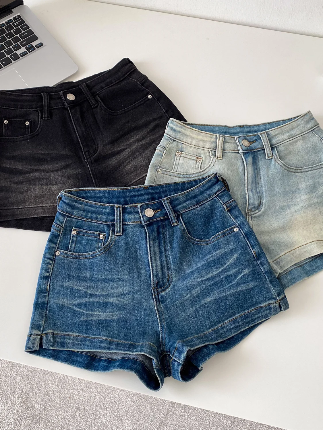 

Retro American High Waist Fashionable Denim Shorts Women's Spring 2026 Trendy All-Match Slimming Hot Pants Straight Leg Jeans