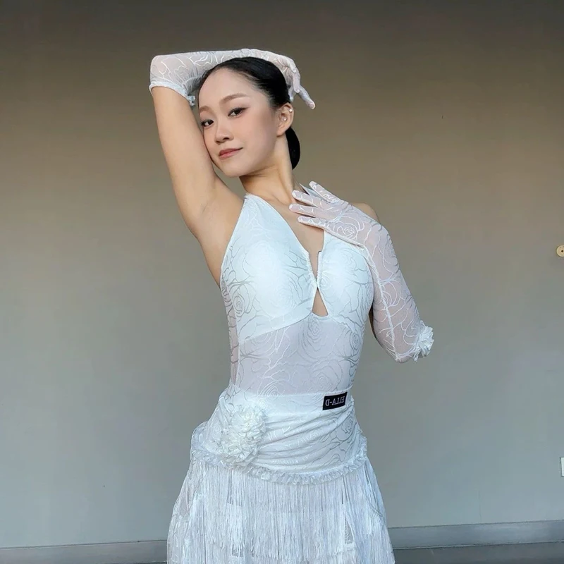 Abito da ballo latino da donna Abito da donna con frange bianche nere Top con scollo all'americana Gonna Guanti Set Costume da competizione latino