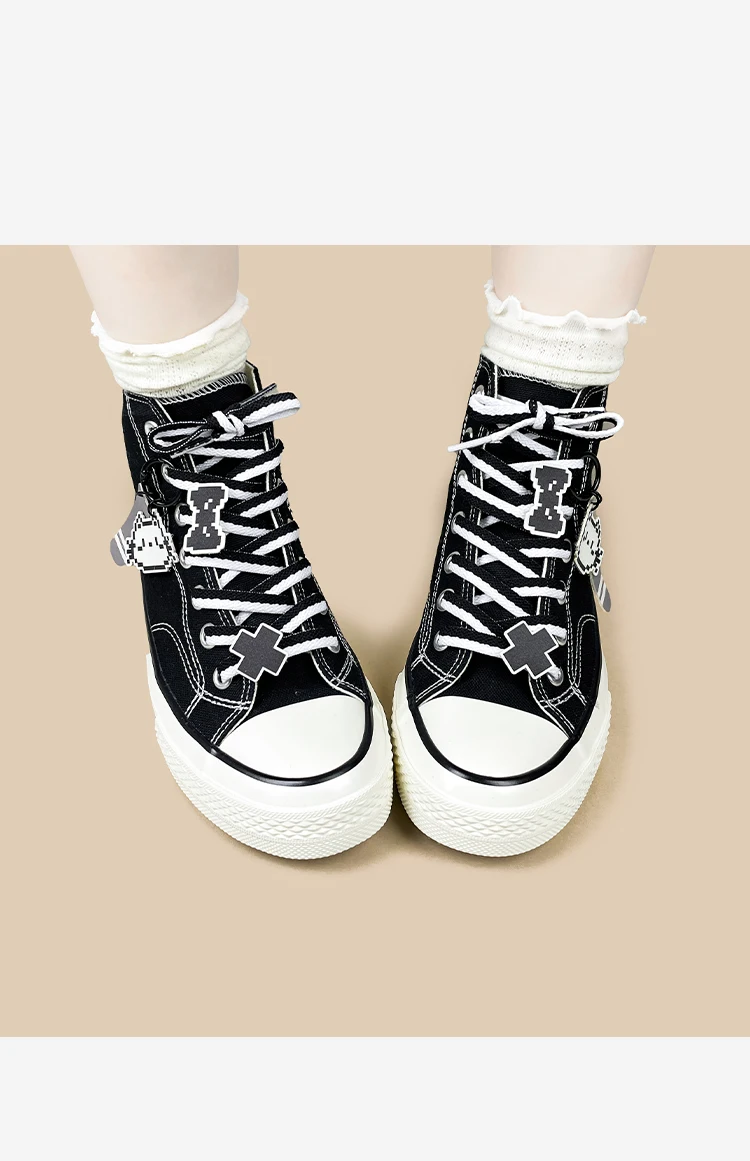 Amy und Michael: Süße High-Top-Sneaker aus schwarzem Canvas für Mädchen – Niedliche, lässige Anime-Schuhe, bezaubernde vulkanisierte Damenschuhe – Detail 5