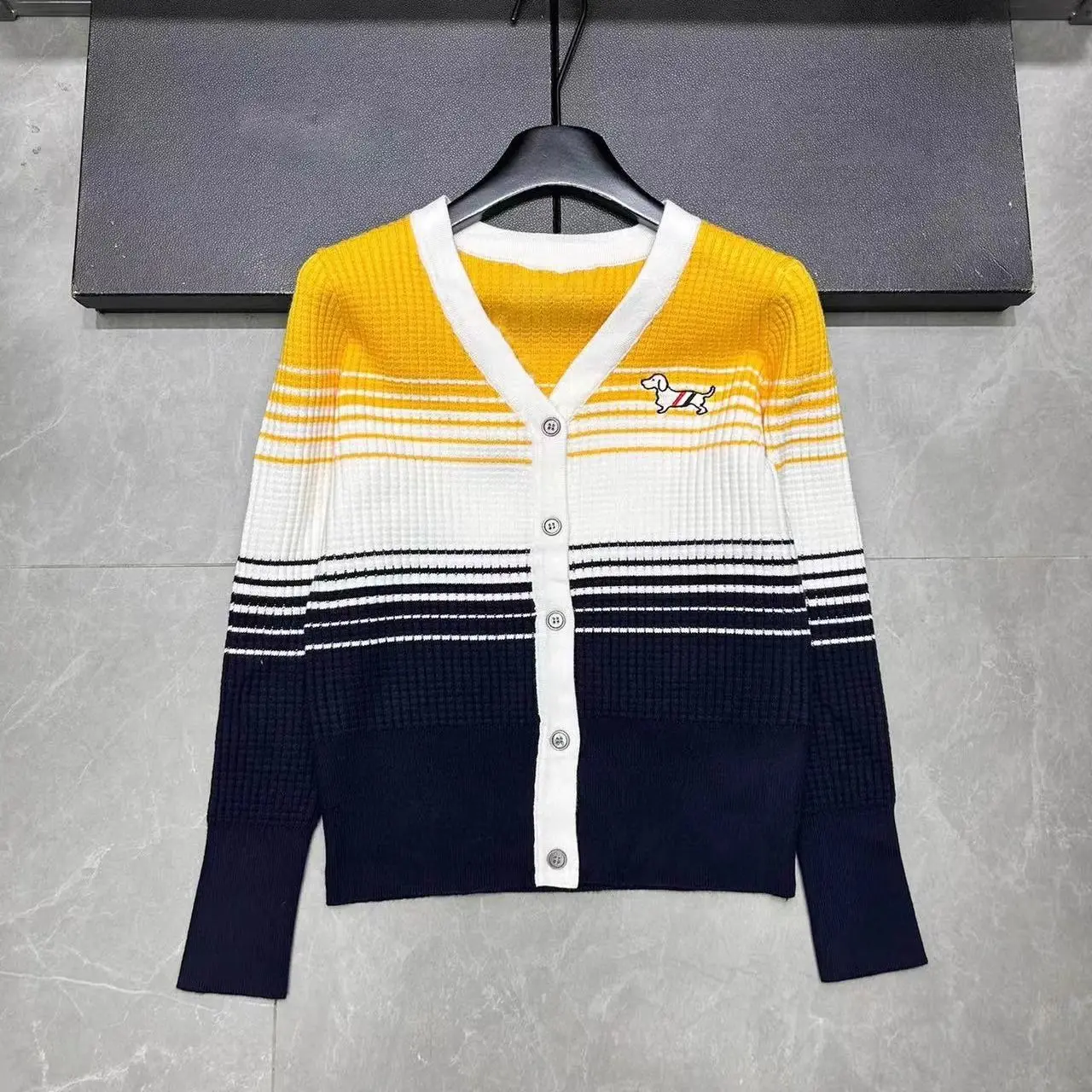 2024 autumn new color striped V-neck long sleeved knitted sweater casual color blocked long sleeved sweater jacket top