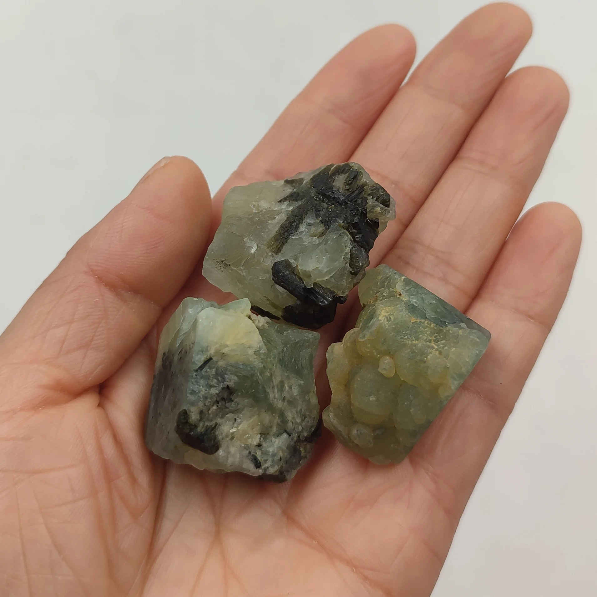 1pc Random Natural Prehnite Raw Stones Rough Green Grape Quartz Crystal Healing Gemstone Mineral Specimen Home Decoration