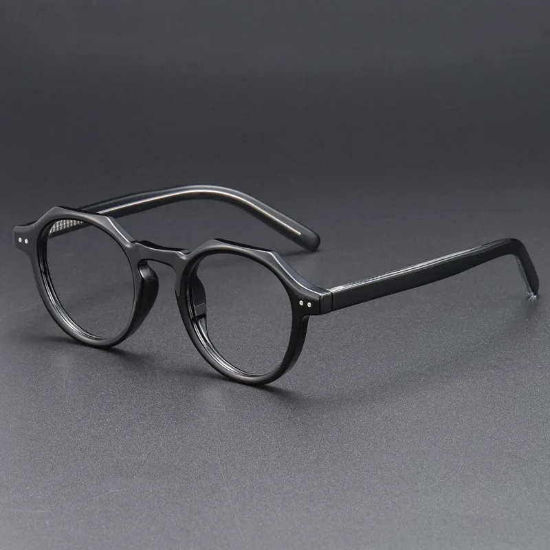 

The Retro and Unique Eyeglass Frames for Both Men and Women Can Be Paired with Anti-fog and Anti-blue Light Plates for Myopia