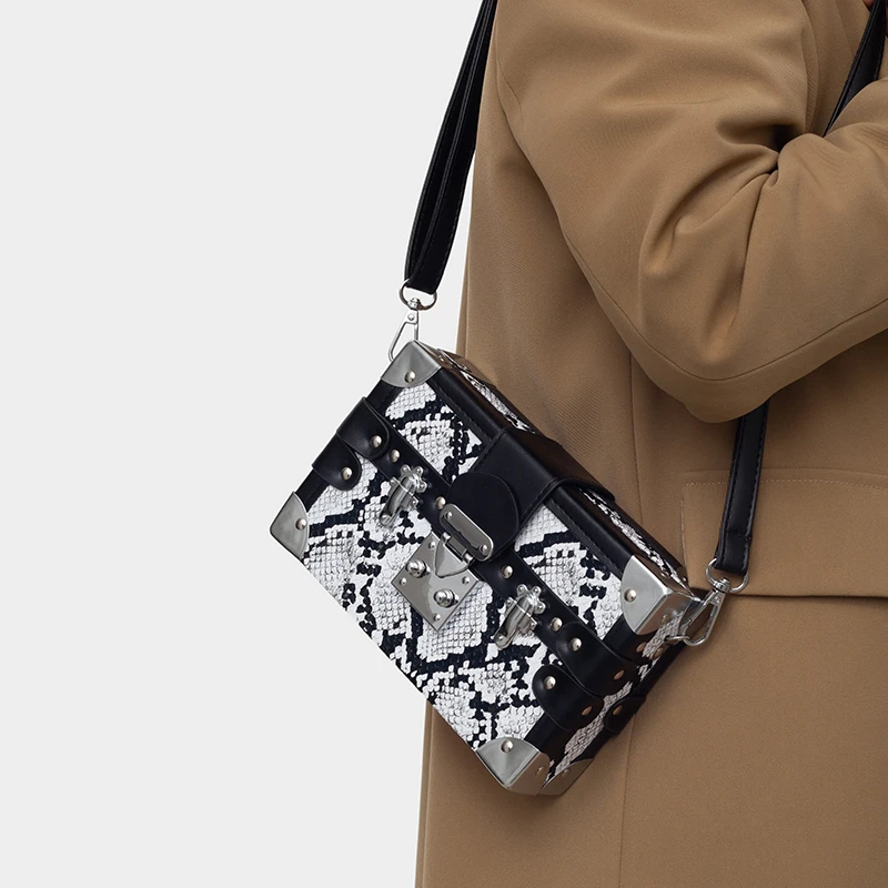 

Minimalist Stylish Shopper Purse Bag In Solid Color With Simple Vintage Design For Everyday Women