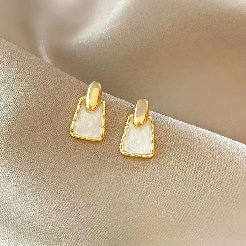 White Enamel Oil Trapezoid Dangle Earrings for Women Golden Color Trendy Geometry Simple Metal Drop Earrings Party Jewelry Gift