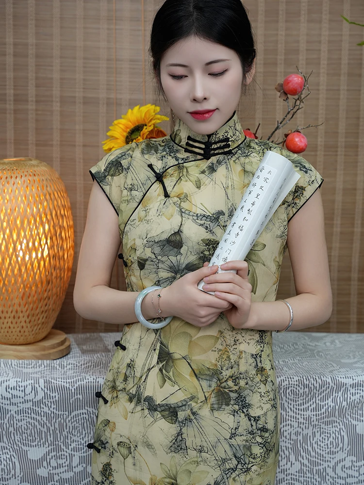 

Платье для похудения из атласа с цветочным принтом, идеально подходит для повседневной носки, с низким разрезом, в традиционном китайском художественном стиле