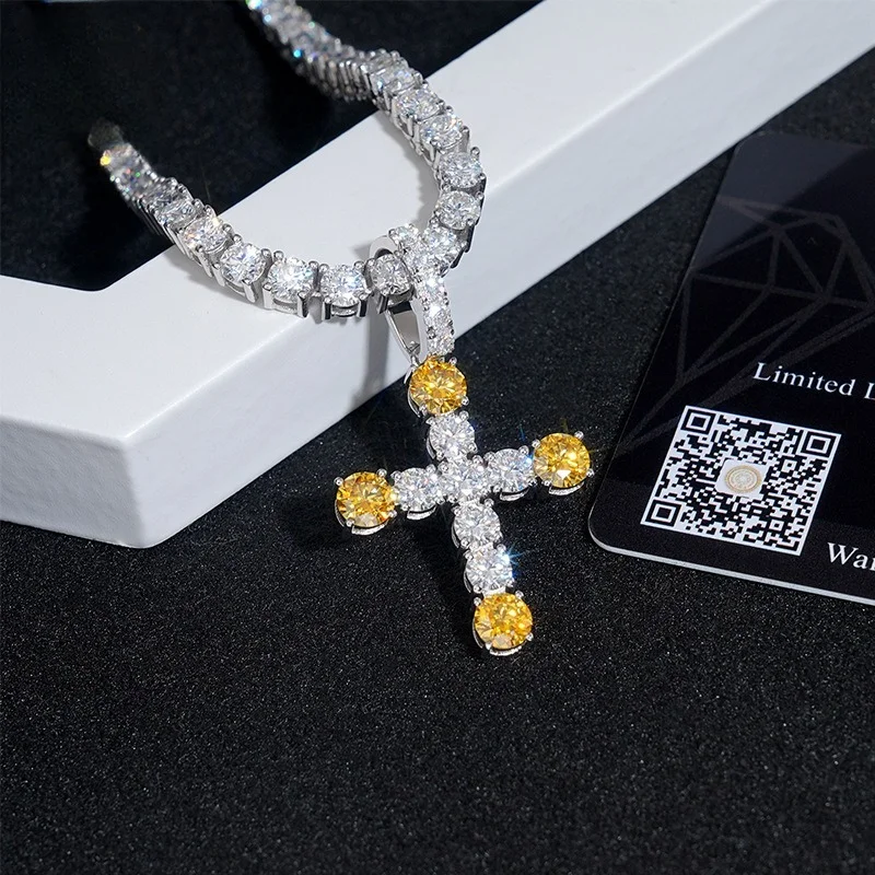 

Hiphop 925 Silver Iced Out Moissanite Cross Pendant for Men Rock Shine Diamond Religious Tennis Pendant Pass Tester with Gra