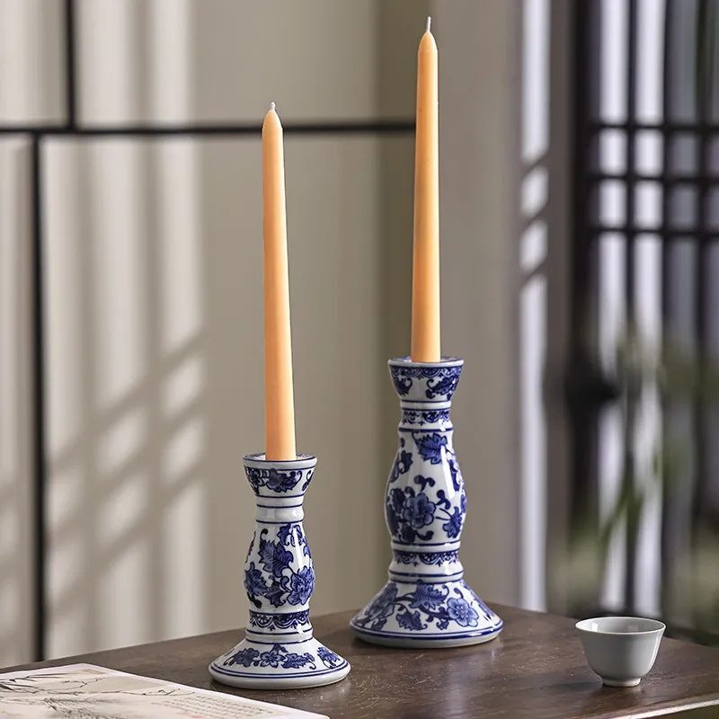 Chinese blue and white porcelain candle holder, retro ceramic aromatherapy candle holder, photo taken