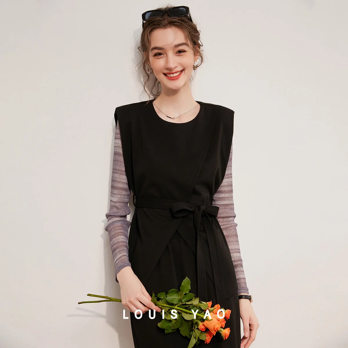 

LOUIS YAO Retro Fashion Tops Two-Piece Set 2025 Spring Autumn Sheer T-Shirt Slightly Stretchy Removable Belt Vest Women's Set