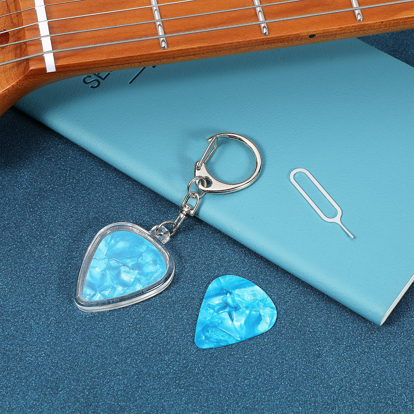 

Guitar Pick Case Transparent Heart Shaped Holder Keychain Clear Storage Box for Easy Viewing Pick Protection Music Gifts