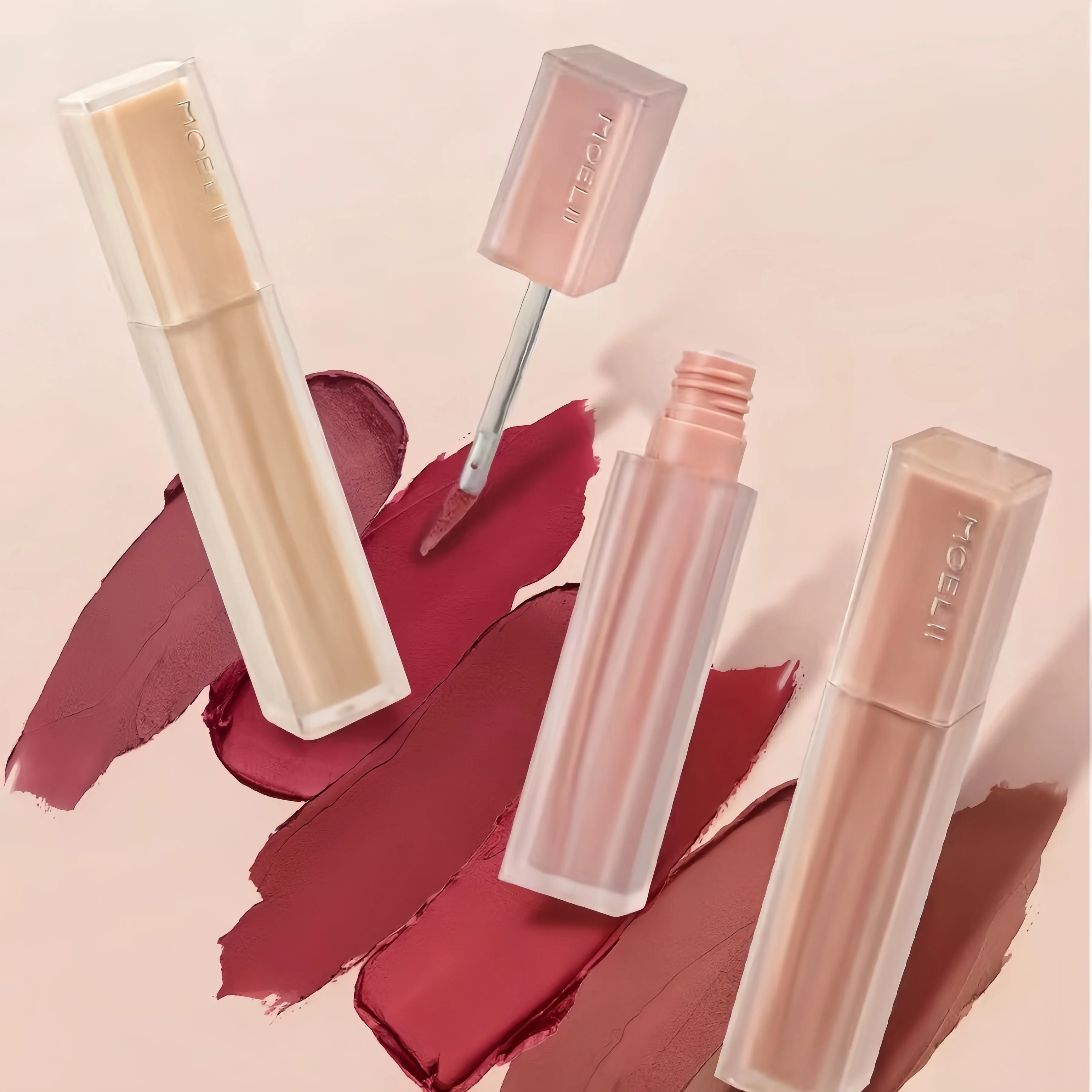 

Глина для губ MOELII Velvety Mist — богатые пигментированные и шелковистые, гладкие, мгновенно растушевывает линии губ в одном отеле