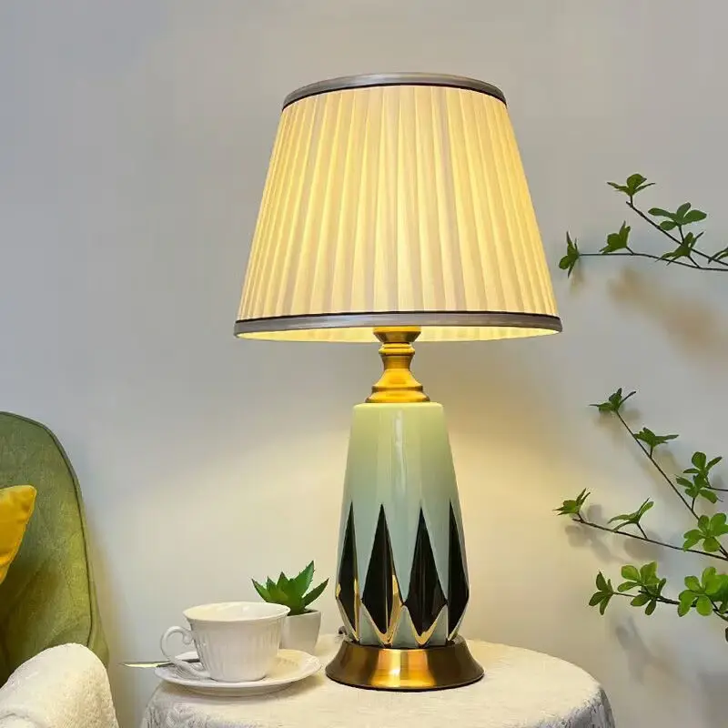 

American simple desk lamp bedroom bedside lamp high-end living room hotel room decoration retro ceramic lamps Nordic green