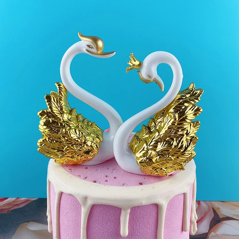 2Pcs Crown Swan Sculpture Creative Cake Figurine Decoration Desktop Adornment Car Ornament Birthday Anniversary Home Decor