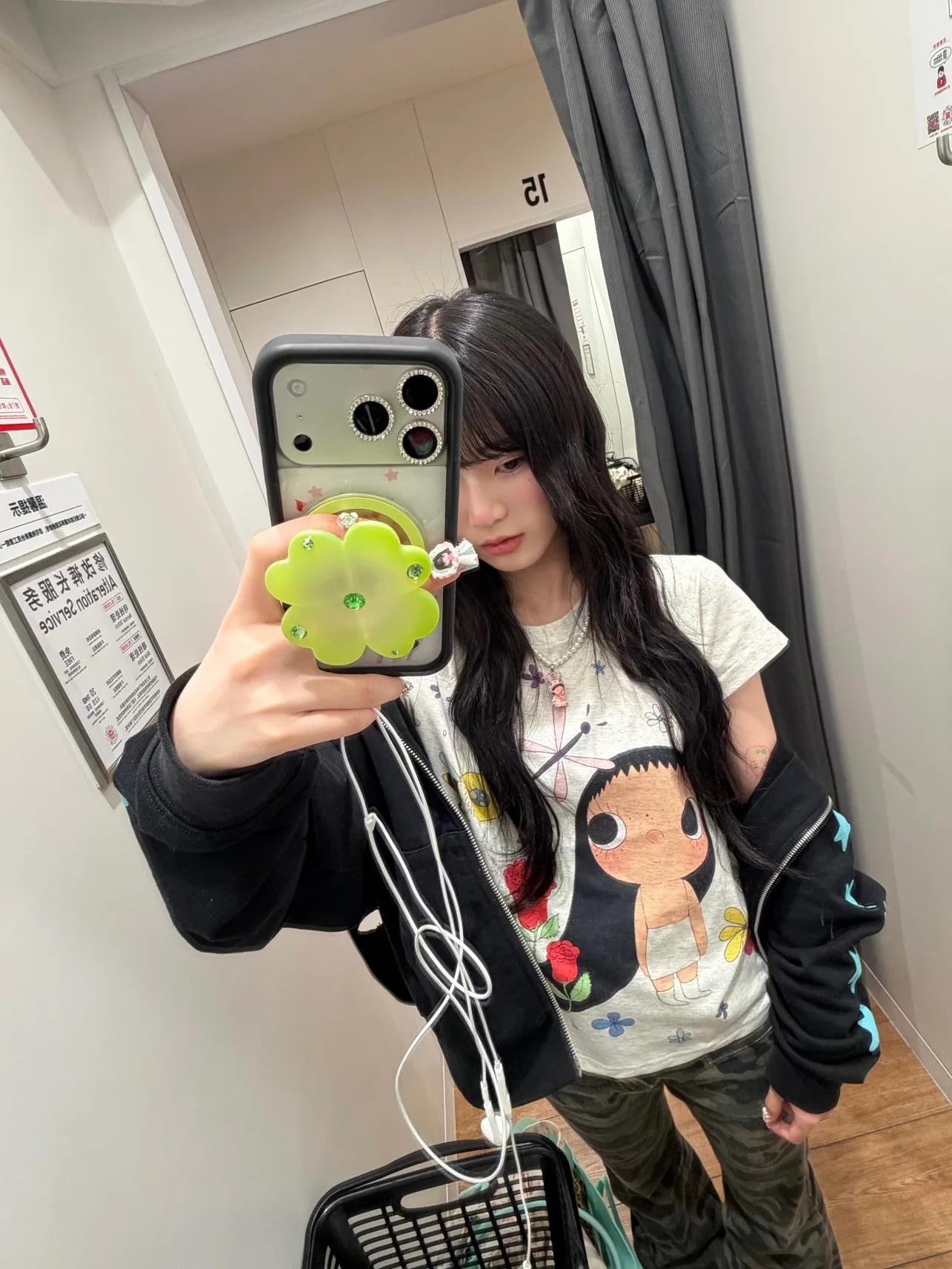 Hand-Drawn Short-Sleeve T-Shirt Women's Slim Fit round Neck Short Design Casual Style Printed Top for Summer Fun Graffiti Design