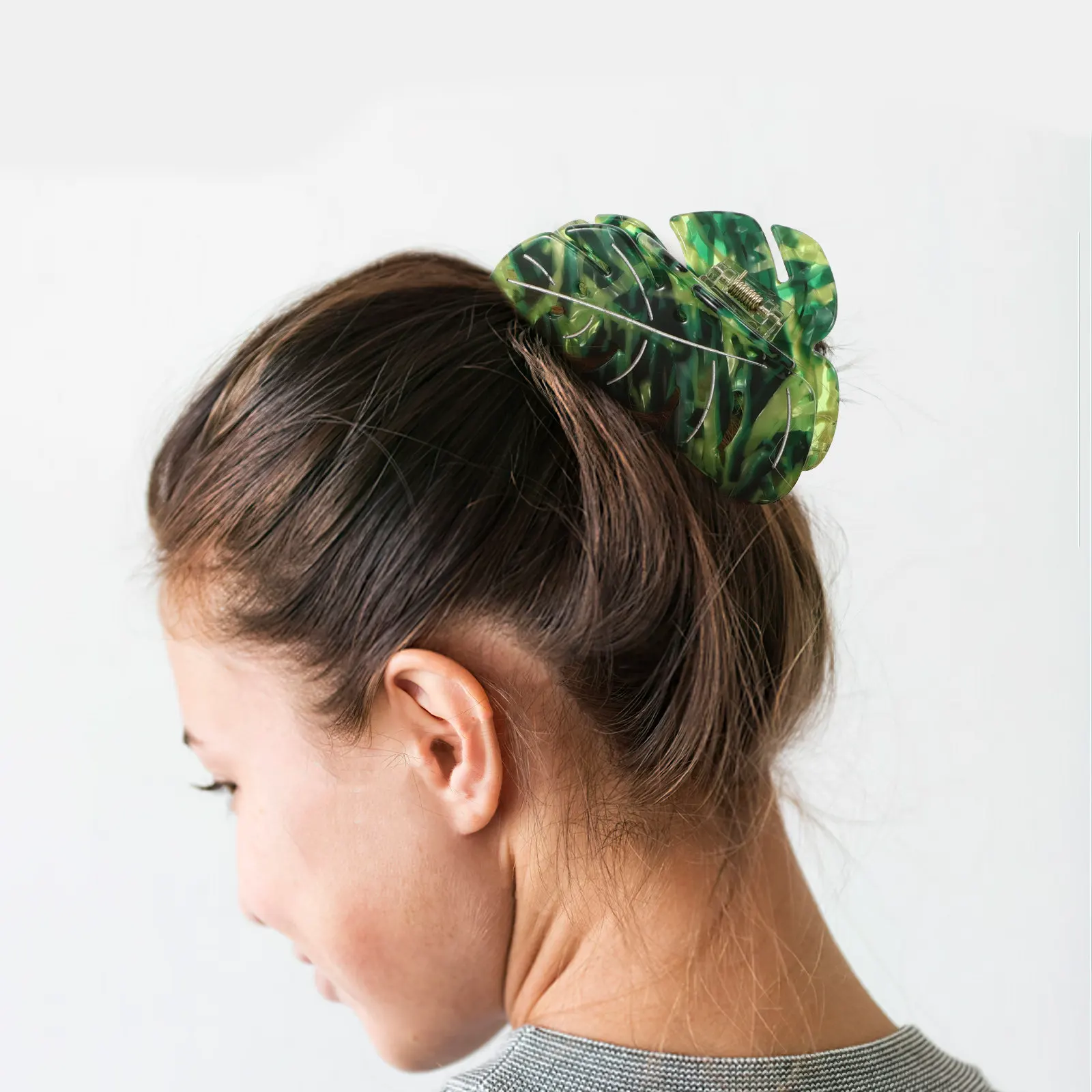 

Elegant Leaf Shaped Hair Claw Clip for Women Cute Jaw Clip Hairpin Accessory for Daily Wear Beach Outings Summer