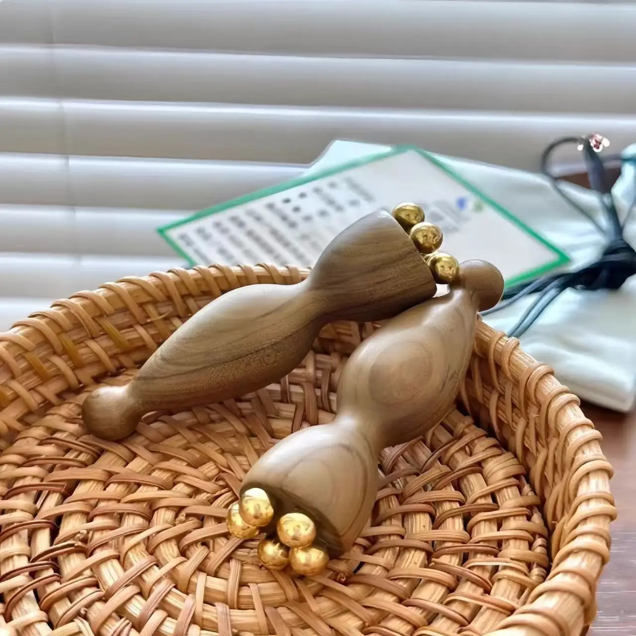 

Face Massage Tools Lotus Seedpod Beauty Brass & Rosewood Relaxation Gua Sha Meridians Acupoint Massage Firming Eye Care Tools