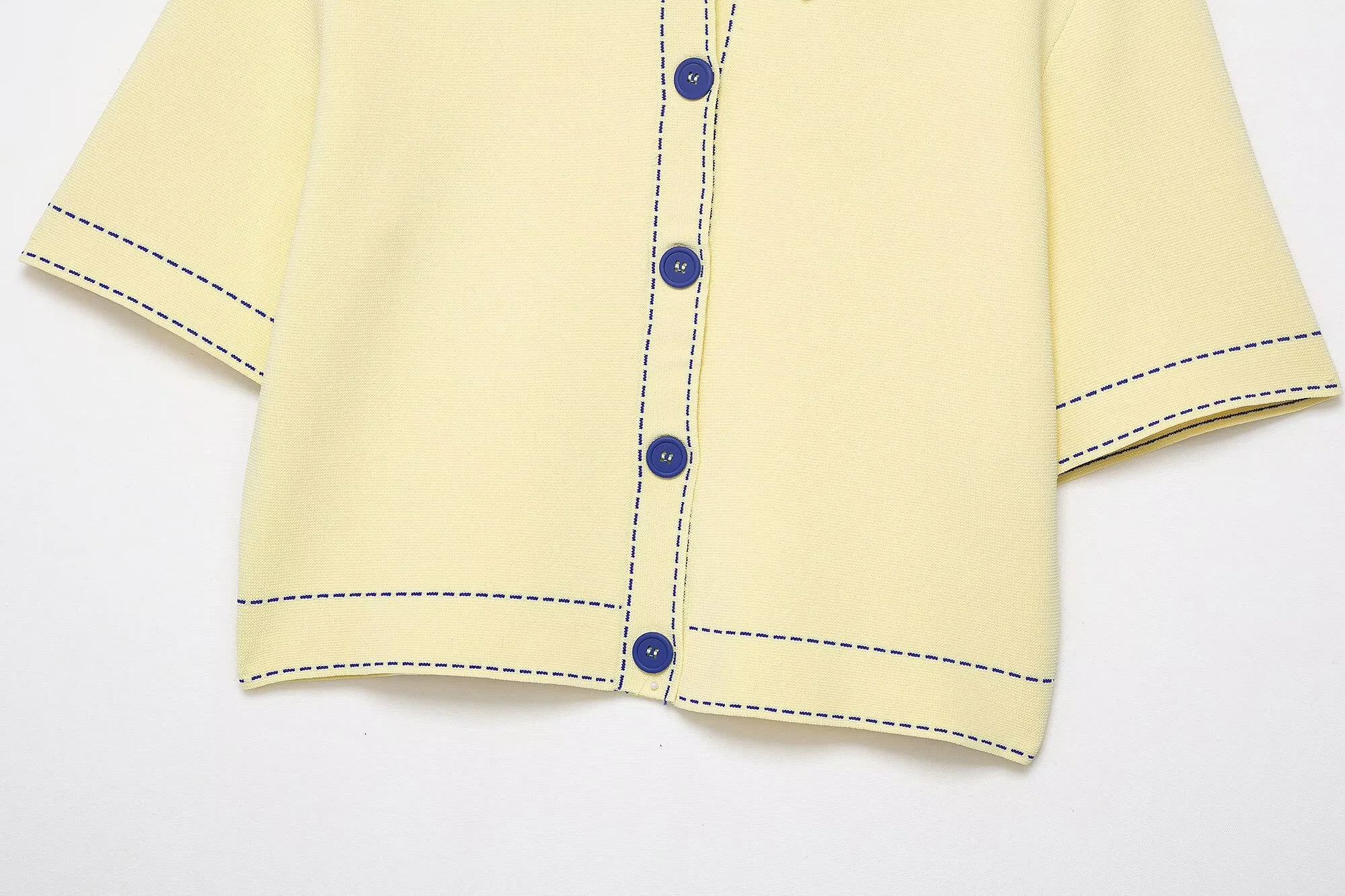 Giacca lavorata a maglia a maniche corte con risvolto con cuciture a contrasto semplice moda casual da donna nuova autunno