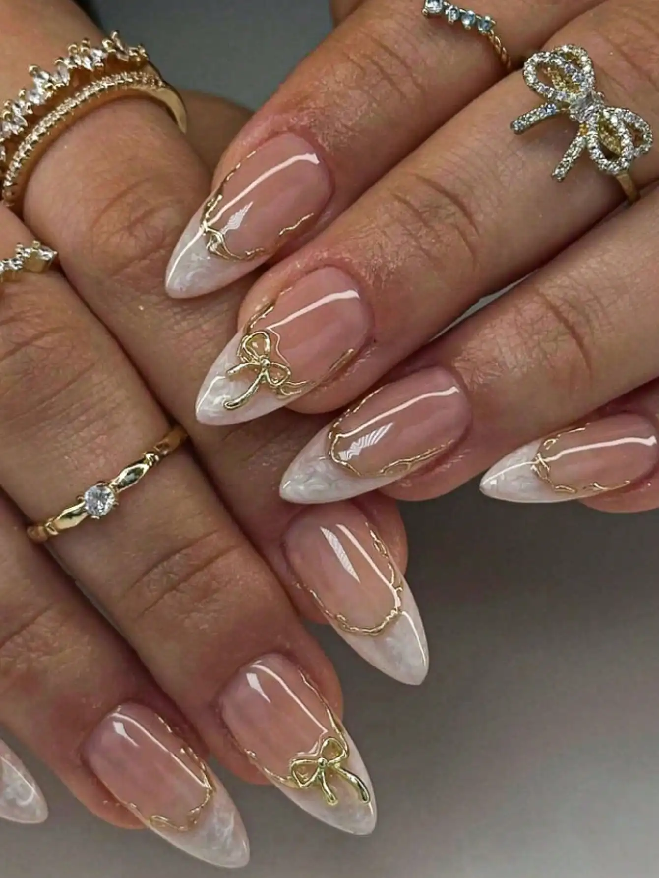 

10Pcs Hand-Made Vine Gold Edged Silver/White Spiral Patterned Luxury Bow Spring Fresh Style Nail Stickers Press On Nails - Elegant Faux Pearl Texture French Manicure, Glossy Finish High-End Minimal Vacation Style, Cute Nails Suitable For Women And Girls F
