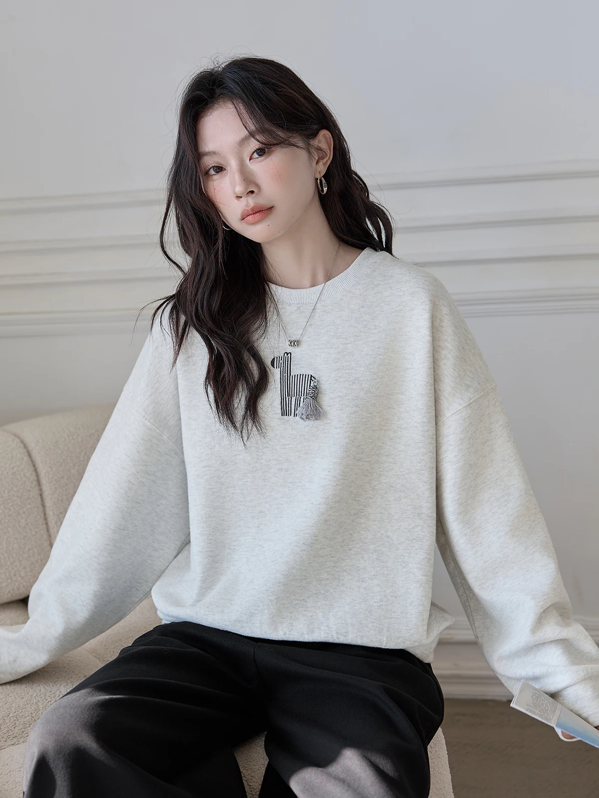 

Женская модная универсальная толстовка HuiXi с круглым вырезом и вышивкой зебры, новинка зимы, удобная свободная толстовка с капюшоном