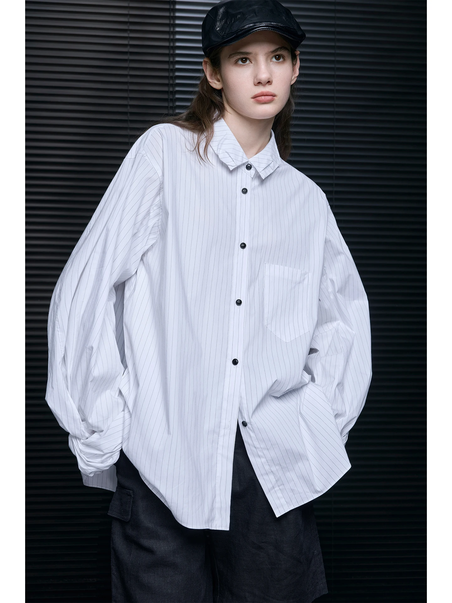 

Белая полосатая повседневная рубашка с длинным рукавом для женщин, свободного кроя, весна 2026, уличный стиль, из смесового хлопка, на пуговицах, средней длины
